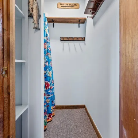 Beachfront Pet Friendly Sleeps 15 BBQ!