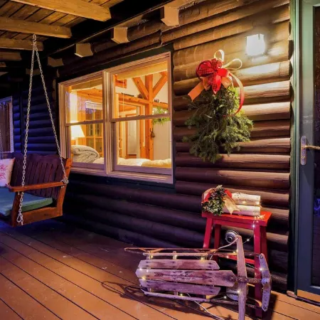 Handcrafted Log Home Near Sugarbush & MAD River Glen • Walk to Blueberry Lake