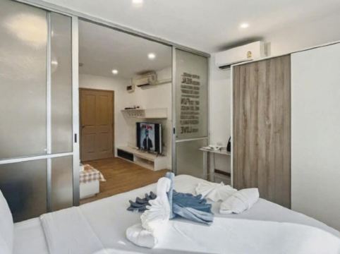 ดีคอนโด กะทู้ - คอนโด 1 ห้องนอน ชั้นบนสุด พร้อมสระว่ายน้ำส่วนกลาง