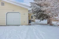 2BR Home w/ Fireplace, Streaming, Dogs Allowed - 3-Star