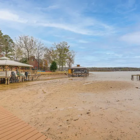 Quiet & Stylish Waterfront Gem w/ Dock in Eatonton