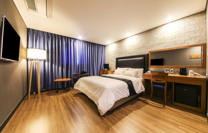 Guri Elin Hotel