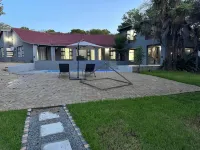 Bryanston Luxury Secure 4BR Haven فنادق في 