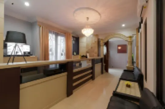 RedDoorz Plus Near Pantai Malalayang Manado