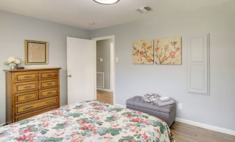 Cozy Shenandoah Home < 2 Mi to the Woodlands Mall!