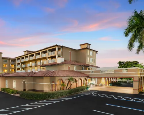 Inn of Naples, Tapestry Collection by Hilton Hoteles en Naples