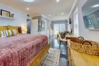 Spacious Dog-friendly House Near Beaches, Historic Downtown W/beach Access - Bungalows