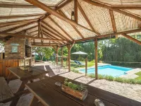 Pumula Lodge 4 Star Guesthouse Knysna - parking
