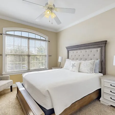 Charming Southern Townhouse W/enclosed Yard & Access to Community Pool