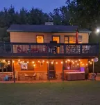 Lakefront Cabin on Quiet Private Lake Just Minutes from Town and 131 Highway - Chalets