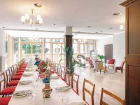 อองรี โรงแรม คิทซ์บูเฮล โรงแรมในคิทซ์บูเฮล