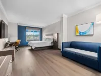 Holiday Inn Express & Suites SANTA CRUZ by IHG Hotels in Santa Cruz