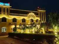 L S Haveli - A Heritage Lake View Haveli - Hot Tub