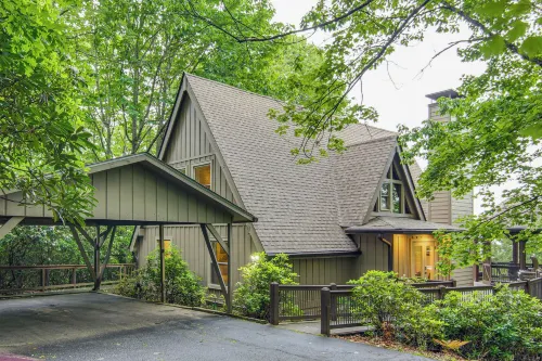 Brevard Chalet w/ Stunning Blue Ridge Mtn Views! - Wifi