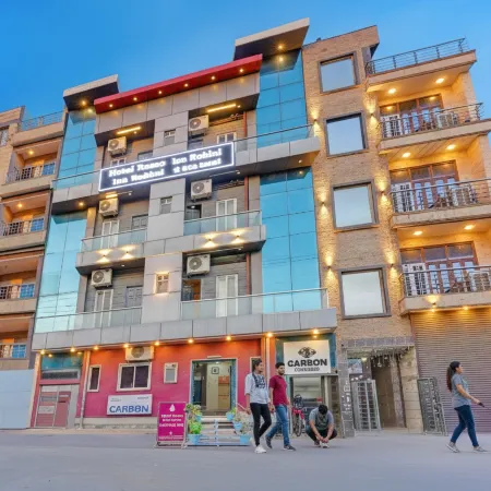 Hotel Raaso Inn Rohini Отели рядом с достопримечательностью «Северный Дели»