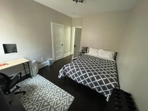 Homestay in Boston Fields Corner Area - parking
