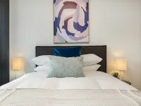 Modern, Executive 1 Bedroom Apartment With Balcony Hotels in Cremorne