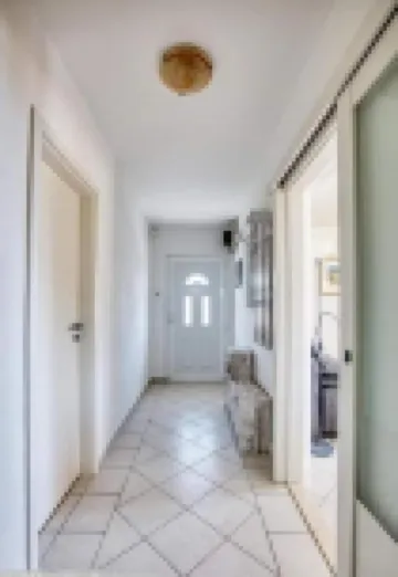 House Mirka