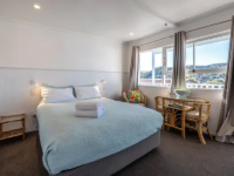 Waiheke Island Motel Hotels near Waiheke Island Explorer Bus