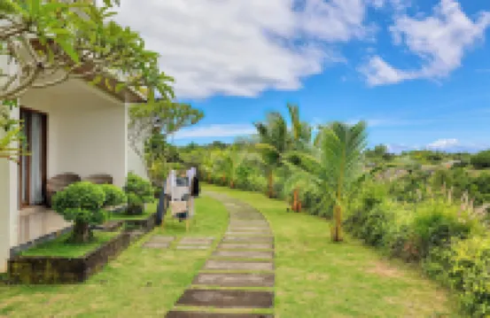 Kelingking Parama Resort Hotels near Turtle Beach