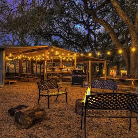 Willies House with Country Views - Shared Party Barn