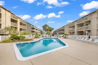 Spacious Modern Condo - 1st Floor - One Block to the Beach