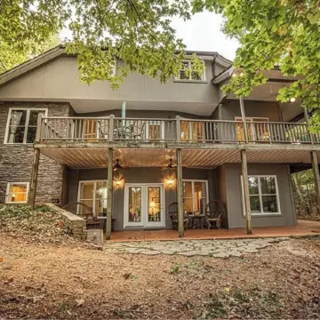 Beautiful 4 bedroom home on Lake Hartwell