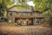 Beautiful 4 bedroom home on Lake Hartwell