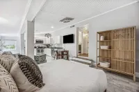 Charming Studio Apartment E - Steps to Beach & Dining