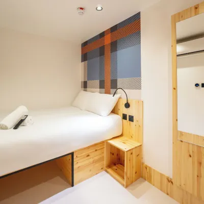 EasyHotel Paddington Hotels near بادينغتون