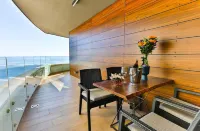 Royalis Suites Rafailovici - Beachfront Sea View Apartments