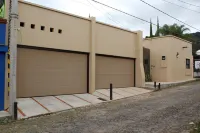 Luxurious 2 Bedroom Ajijic Home - Bikes - Huge Patio - Gym - Pickleball Court