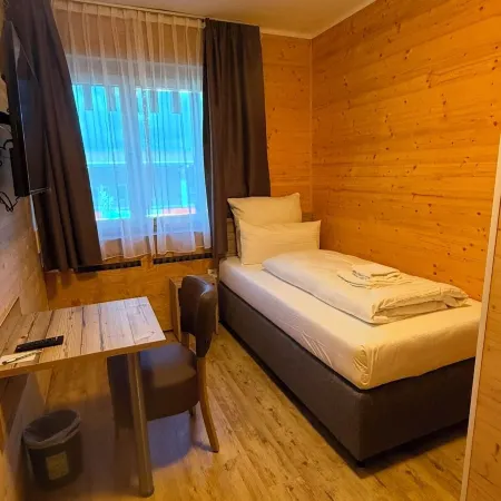 URBAN OAK Smart Stay