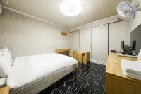 Busan Goejeong Clover - Motels