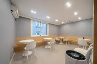 Hotel Zara - Motels
