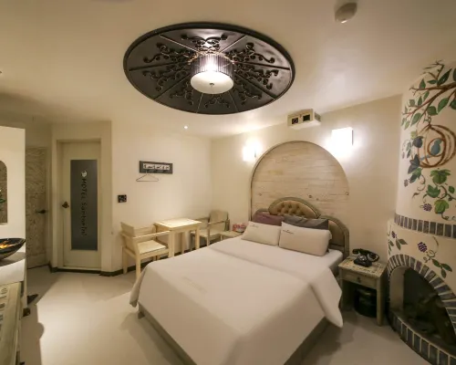 Santorini Motel Hotels near Panam Station