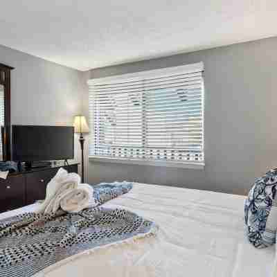 Beach Front Perch by Avantstay Lakefront Condo + Views + Near Dining and Skiing Rooms