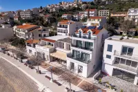 Wind Rose Apartments-Beachfront - Homestays