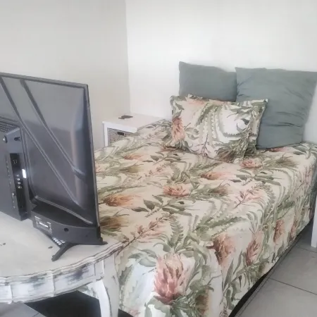 AdventureCapeTown offers Private Room with Pool Access Отели рядом с достопримечательностью «Пляж Мёйзенберг»