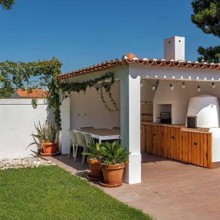 Villa in Azeitao w Pool and Garden