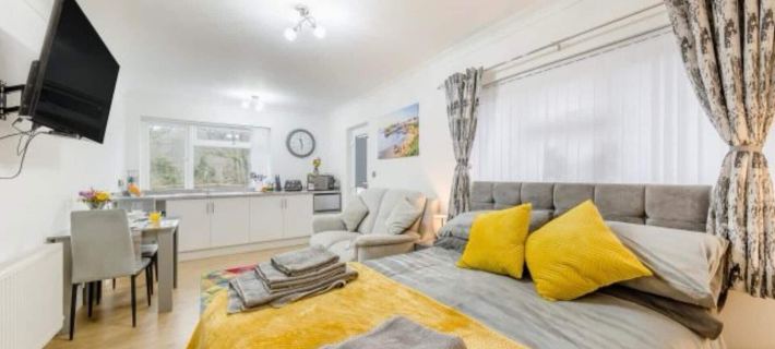 Apartment Sleeps 2 With Parking and Pets Welcome Hotels in Narberth