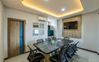 Front One Budget Hotel Tirtonadi Solo
