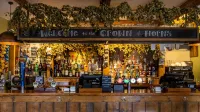 Crown & Horns - bar
