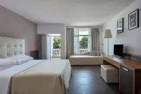 Hydra Beach Resort