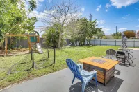 Group Hub w/ Game Room! 4 Mi to Hard Rock Stadium - Country Houses