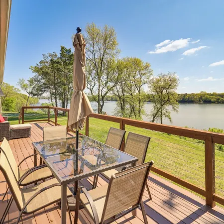 Spacious 6Br Lake Victoria Retreat w/ Private Dock