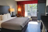 Quality Inn & Suites Gulf Breeze Bayside Near Pensacola Beach