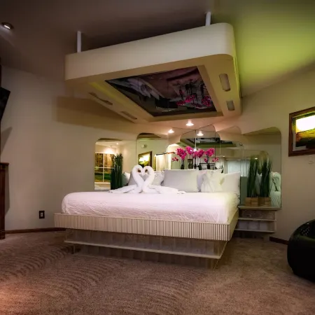 Sybaris Pool Suites Indianapolis