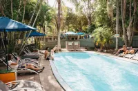 Nomads Noosa Youth Resort - Beach