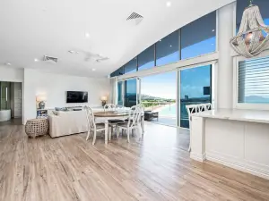 Mariners North Holiday Apartments